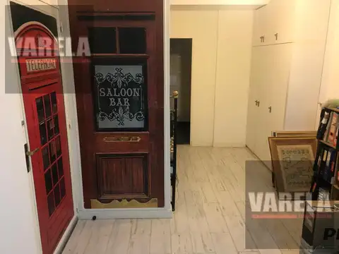 Esmeralda 1300 esquina Avda. Libertador Monoambiente c/amplia Baulera. Apto profesional
