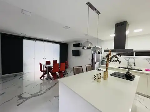 Casa 4 ambientes con 3 baños