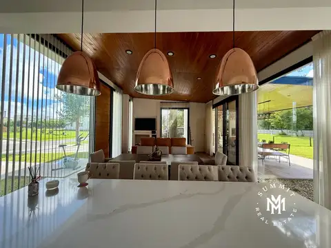 Casa 4 ambientes con 3 baños