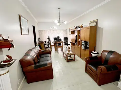 Casa 5 ambientes con 4 baños