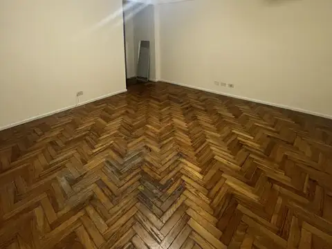 Departamento en Alquiler en Monte Castro, $ 450.000