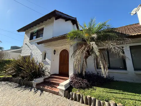 Casa en VENTA apto credito 5 AMB en C.C.Champagnat