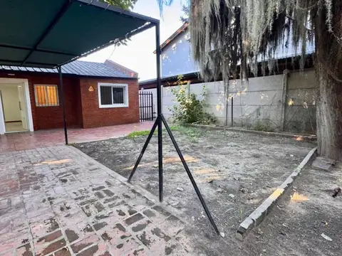 CASA EN VENTA 2 DORMMITORIOS + COMODIN FUNES
