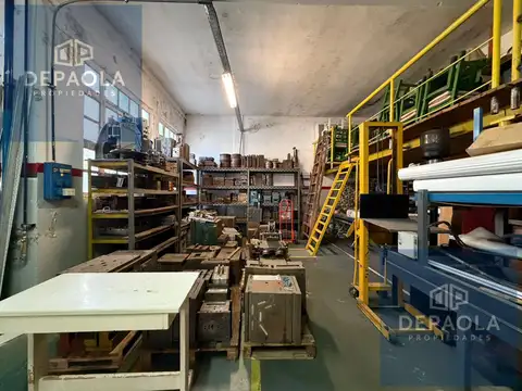 deposito con Oficina - 620m2 doble frente - ZONA INDUSTRIAL - VILLA MARTELLI