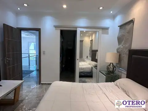 Casa en Alquiler con 4 cocheras