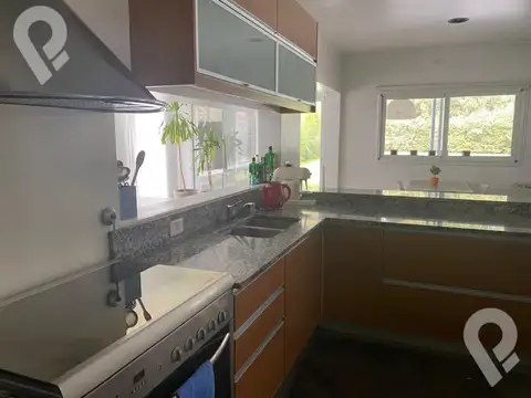 Casa en Alquiler en El Lauquen, USD 2.000
