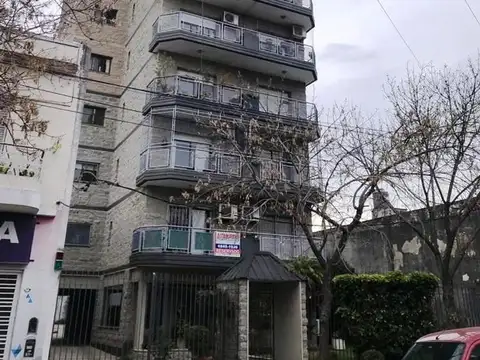 Semipisos 3 ambientes con cochera 