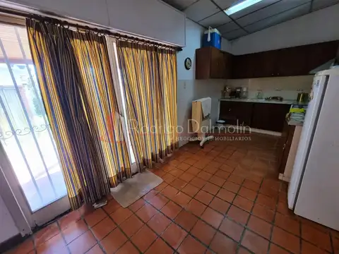 VENDO. Casa céntrica en calle Estrada casi La Rioja. Concord