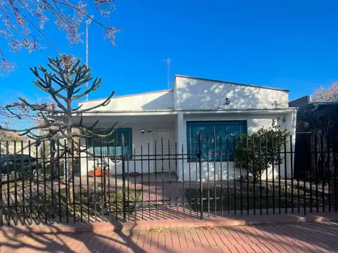Casa y Galpón en venta zona residencial Tunuyán