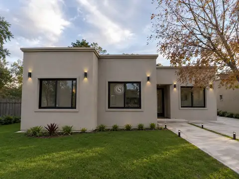 Casa  en Venta en Barrio Santa Elisa, Pilar del Este, Pilar
