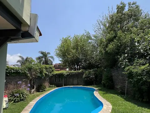 Impecble Chalet de 6 amb con jardin y pileta 