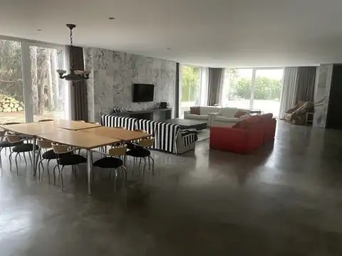 Casa en Venta con 6 cocheras