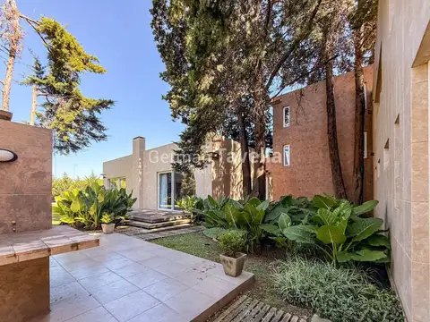 Espectacular casa 7 ambientes en Pinguinos
