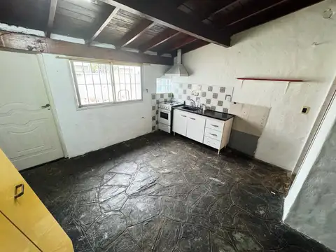 Casa 2 ambientes con 1 baño