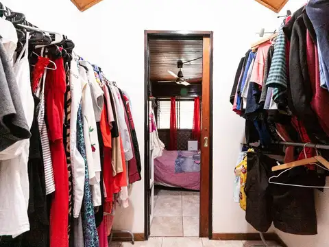 Casa 6 ambientes con 2 baños