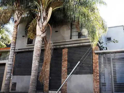 Venta chalet  5 ambientes a mts de Av Mayo - Ramos Mejia