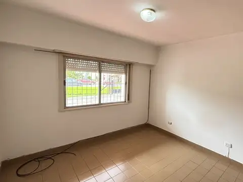 ALQUILER CASA SEMICENTRICA 3 DORMITORIOS Y GARAGE
