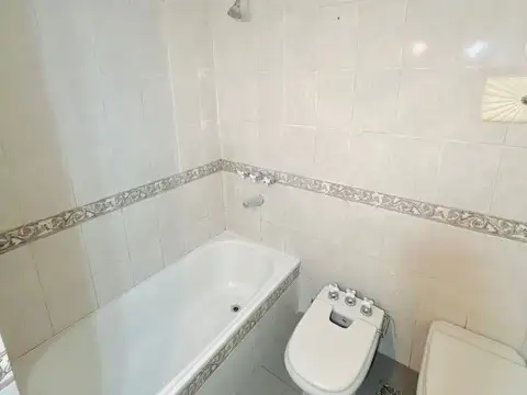 Depto Tipo Casa en Alquiler con 1 cocheras