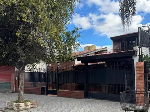 Venta casa 4 ambientes con pileta LLavallol