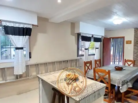 Casa 4 ambientes con 2 baños