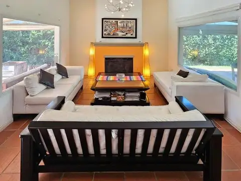 Casa 5 ambientes con 3 baños