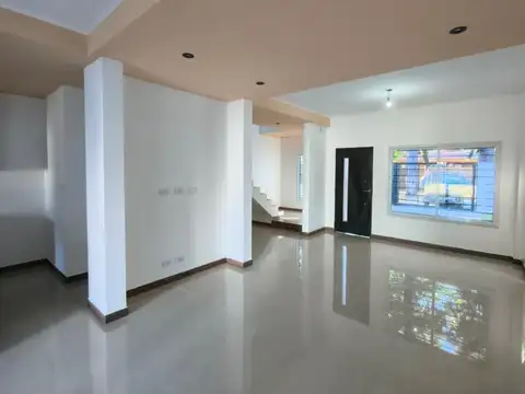 Casa en Venta en Barrio Parque Leloir, USD 195.000