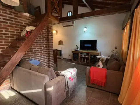 CASA EN VENTA 4 AMBIENTES