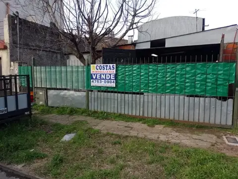 CASA A RE FACCIONAR BUENA UBICACION