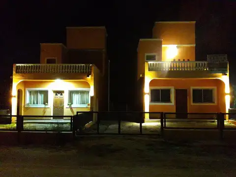 Excelente casa duplex en tanti, proxima a todo