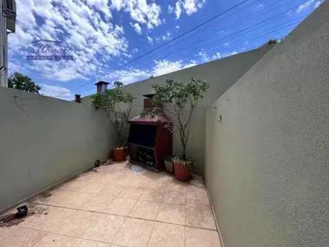 Triplex 3 amb C/cochera dep/escrit, Patio.