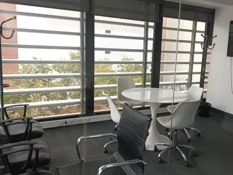 Oficina en Alquiler con 1 cochera