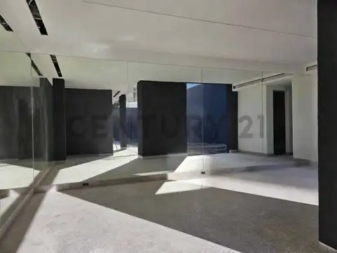 Casa 8 ambientes con 4 baños