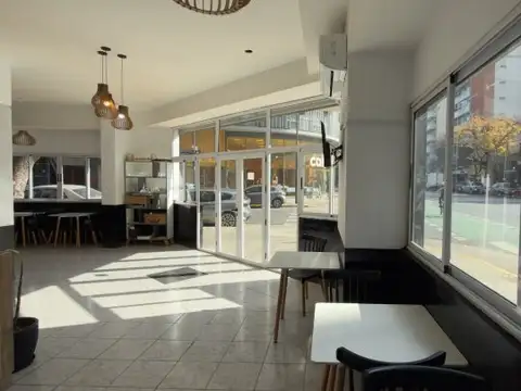Alquiler Local en esquina de 171 m2 totales con subsuelo