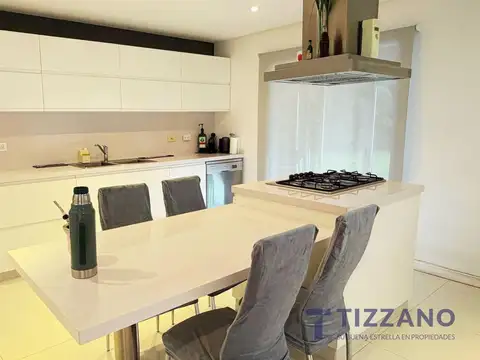 Casa en Venta con 6 cocheras
