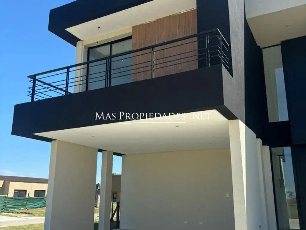 Casa en Venta - 5 dormitorios - USD 389.999