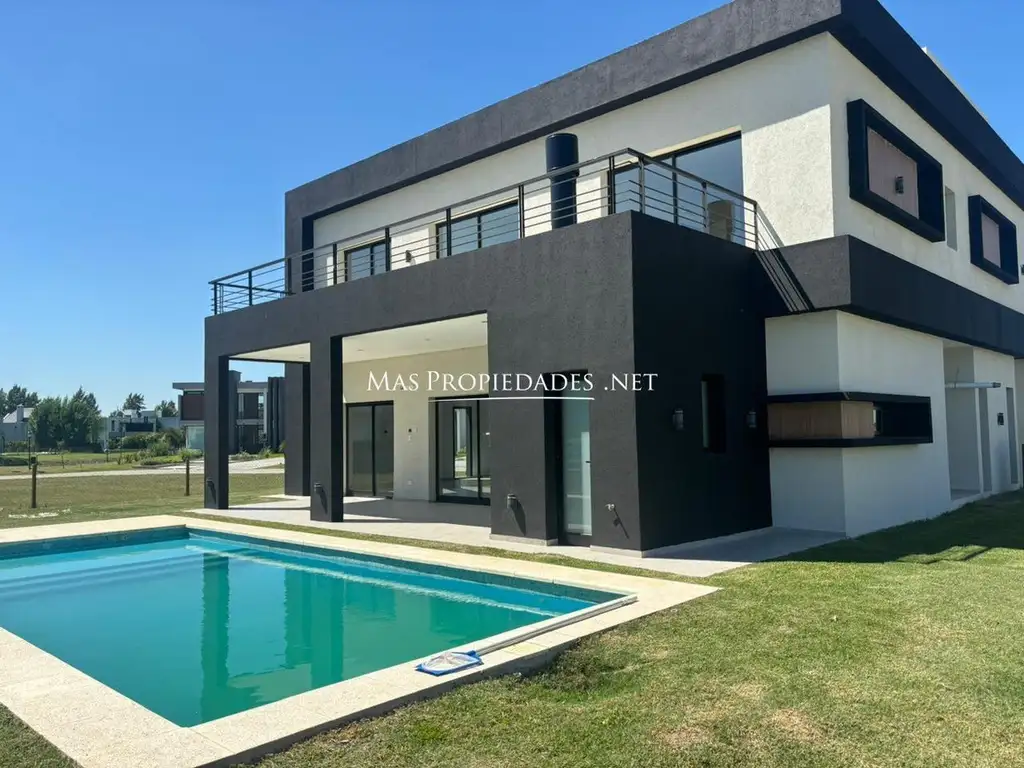 Casa - 285  m² Cubierta | 5 dormitorios | A Estrenar | 4 baños | 6 ambientes | 2 cocheras