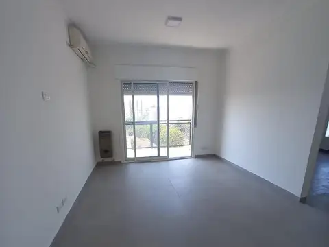 Venta departamento 3 ambientes con balcon en Wilde