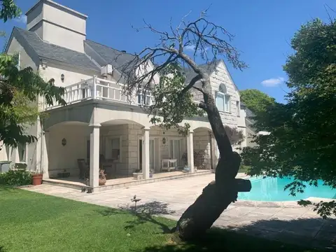 Casa en Alquiler Temporal con 2 cocheras