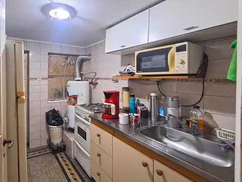 Semipiso clásico, patio doble altura y a metros del Obelisco