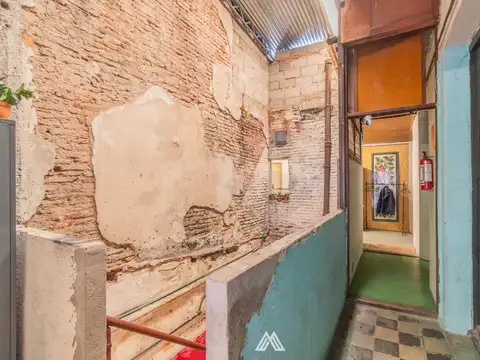 Casa 7 ambientes con 2 baños