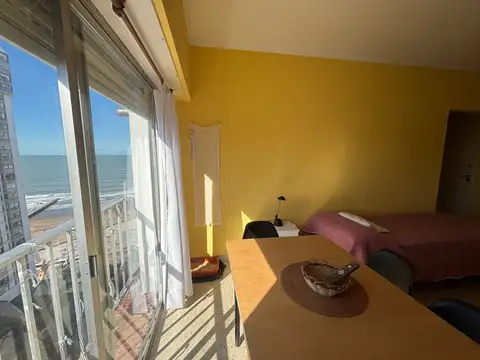 Venta o Alquiler Departamento 2 ambientes . Balcón al frente y Vista al Mar.