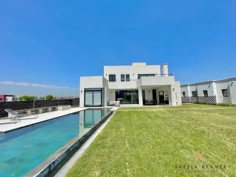 VENTA CASA SAN SEBASTIAN AREA 11 