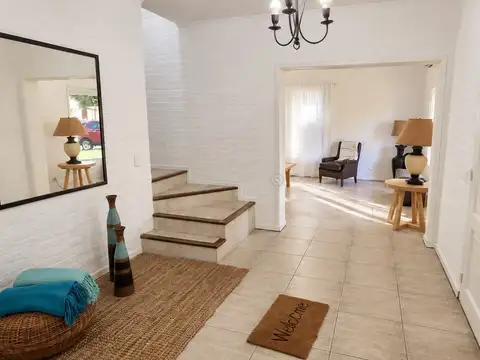 Casa 5 ambientes con 3 baños