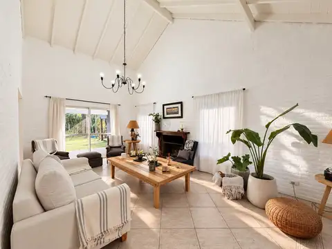Casa en Venta con 4 cocheras