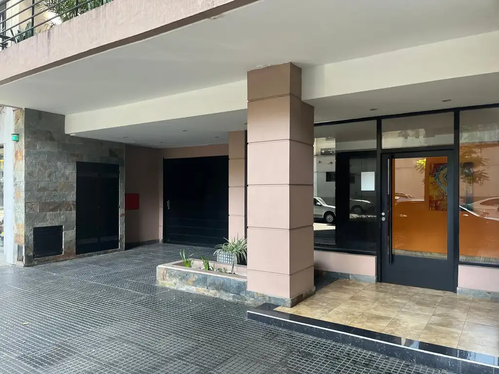 Ambrosetti al 400 1° Piso.
