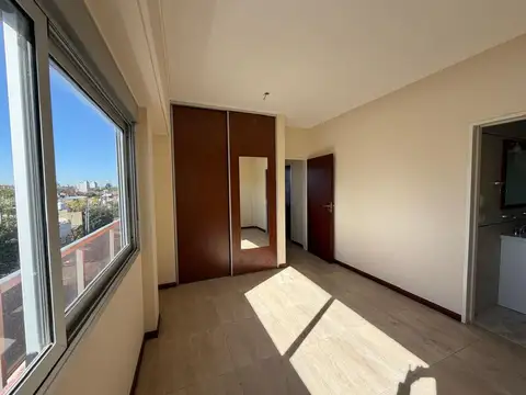 Del Colegio 6300