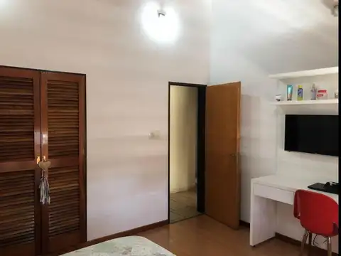 Venta casa con galpon y piscina