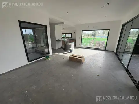 Casa 4 ambientes con 3 baños