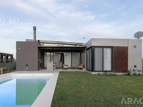 Casa 4 ambientes con 3 baños