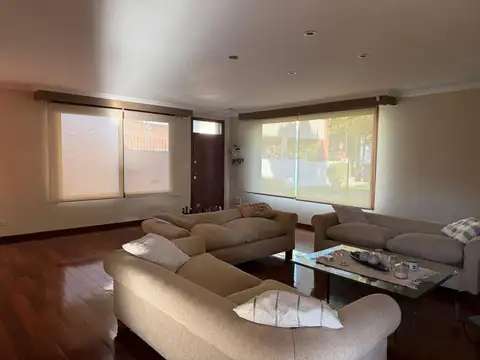 Adrogue VENTA chalet 4 dorm jardin 1458m2 piscina ubicacion